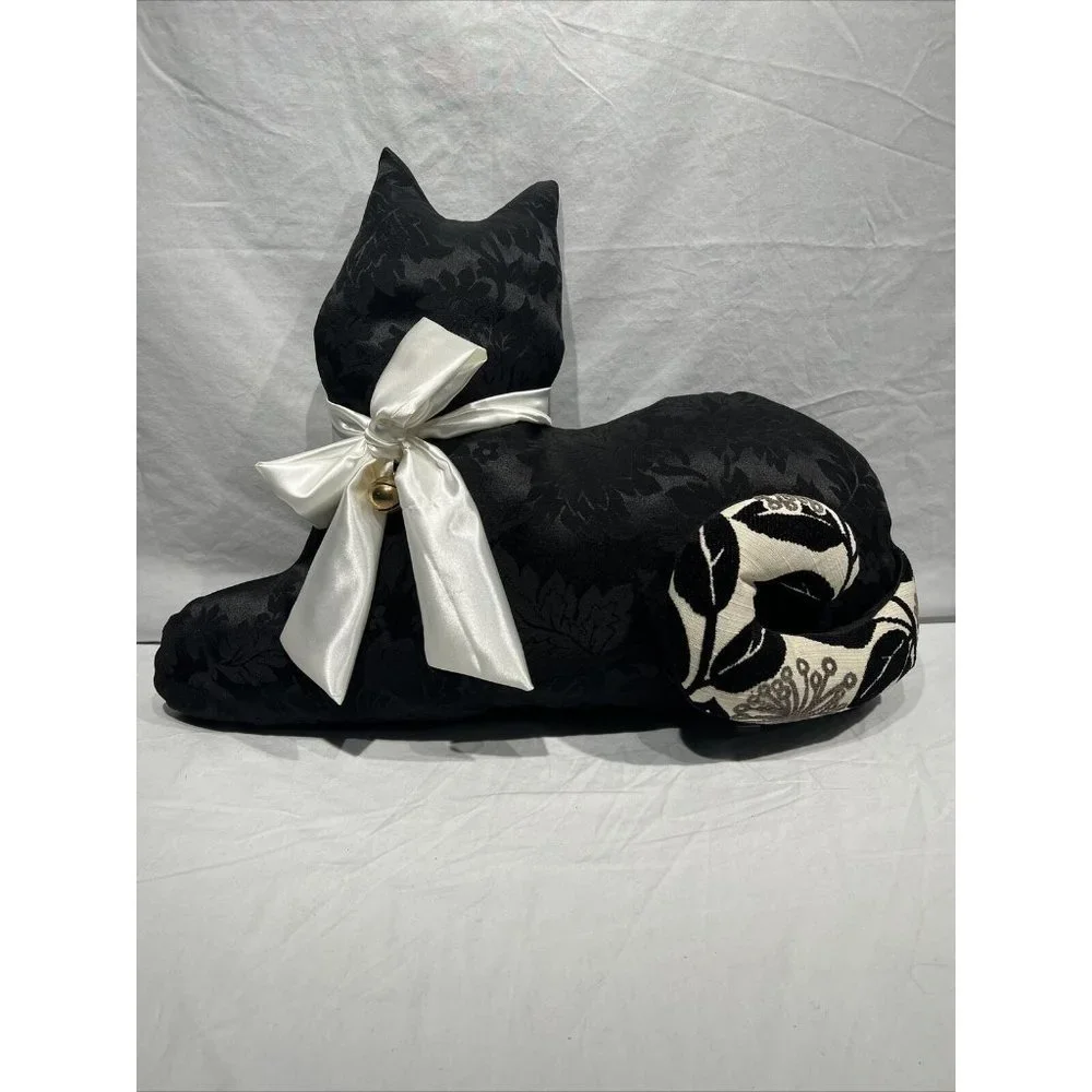 uno‎ alla volta  letizias hand stiched Black cat pillow Wn8g12060 Exclusive